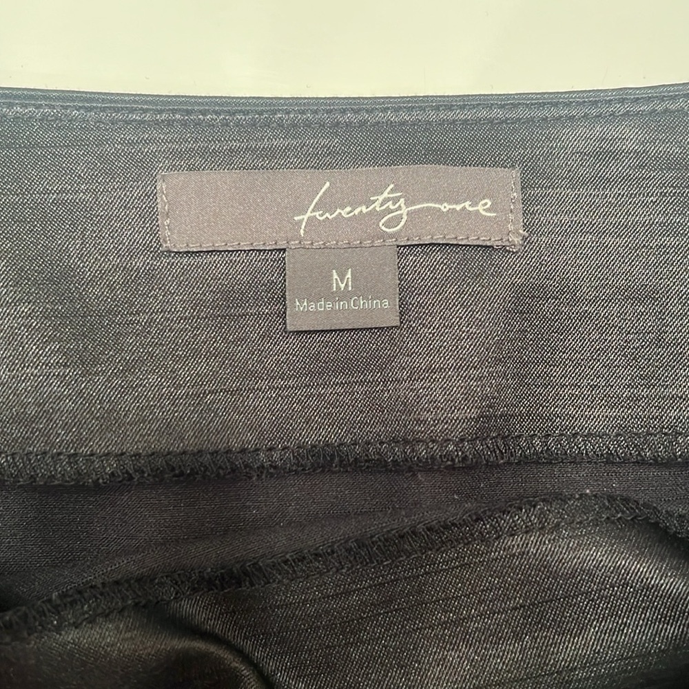 EUC FOREVER 21 Black Mini Skirt Size Medium - Picture 6 of 12